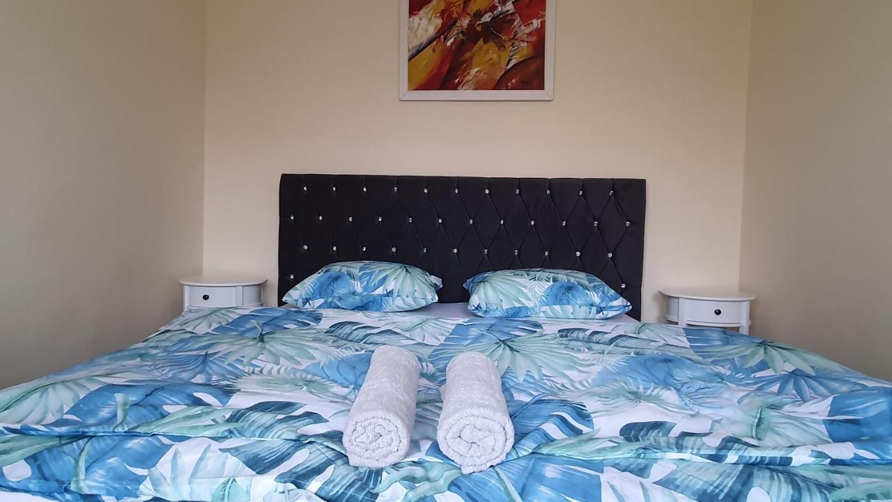 Apartament Estera Apartment Oradea Bagian luar foto